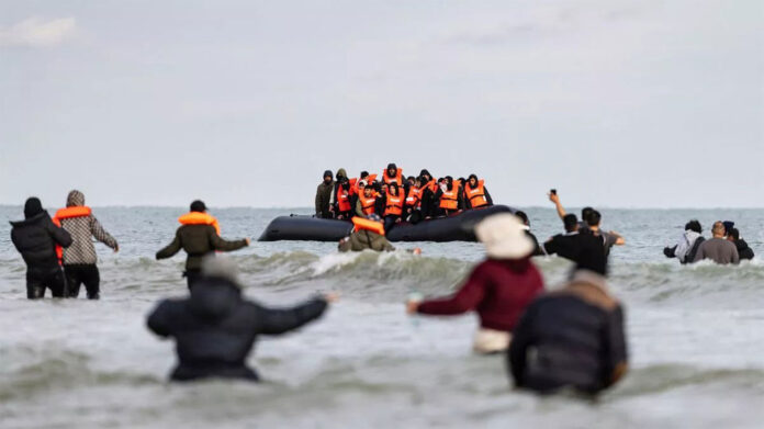 3 die off northern France coast in Channel crossing attempt