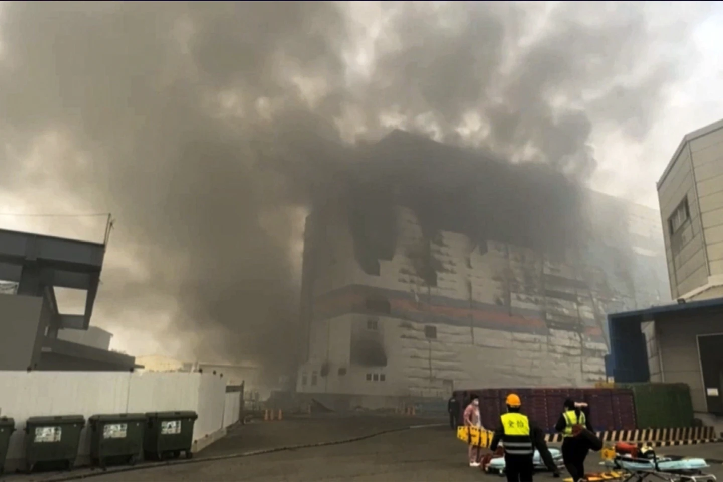 A massive fire kills 9 people at a building under construction in Taiwanf