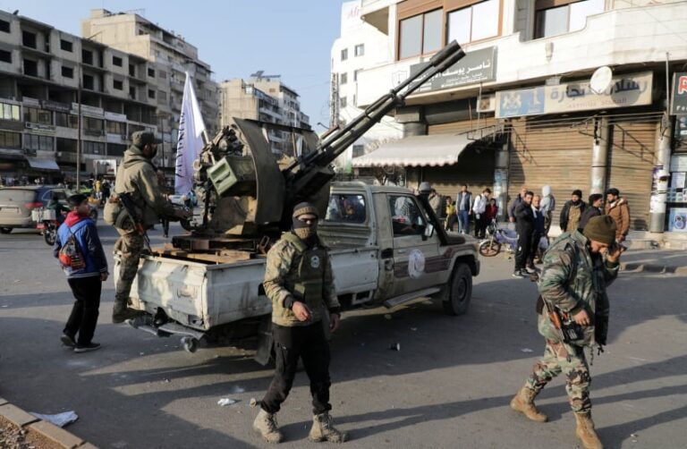 Lebanon Returns 70 Syrian Officers and Soldiers to Syria