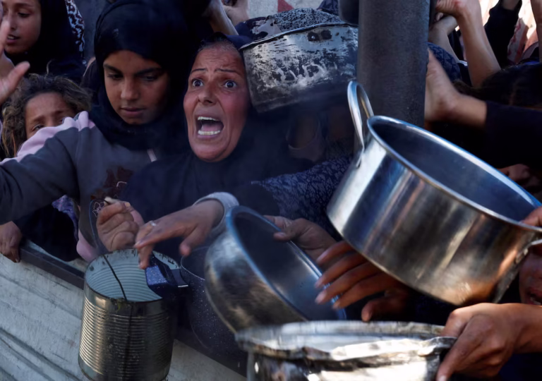 Gaza Aid Efforts Paralyzed by Widespread Looting and Gang Attacks 