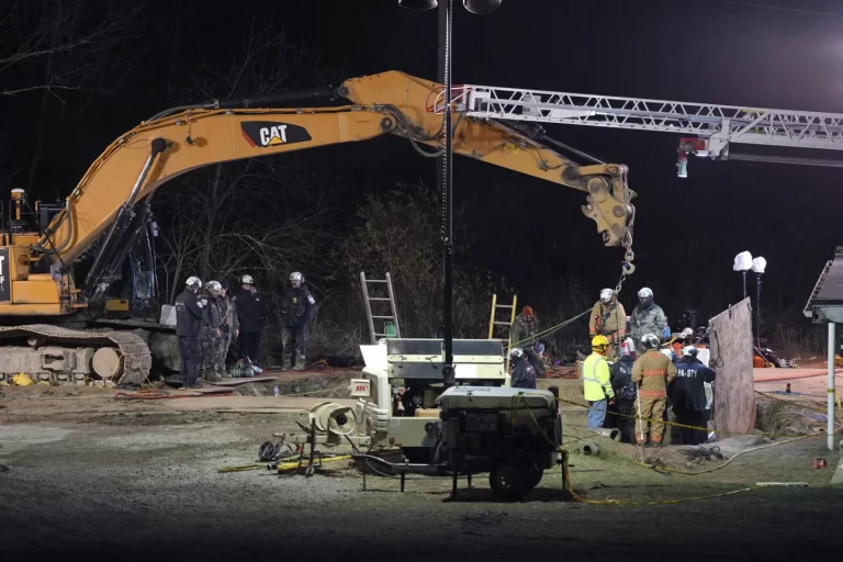 Rescuers Search for Woman Who May Have Fallen into Sinkhole While Looking for Lost Cat