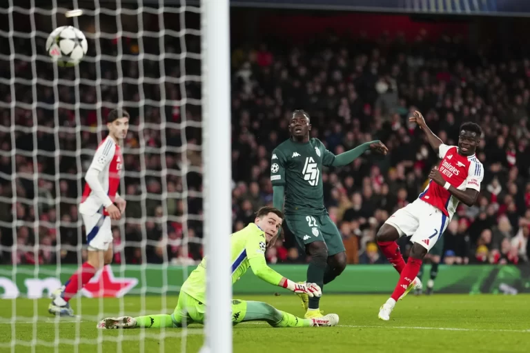Saka Misses Arsenal Hat-Trick After Teammate’s Lucky Deflection