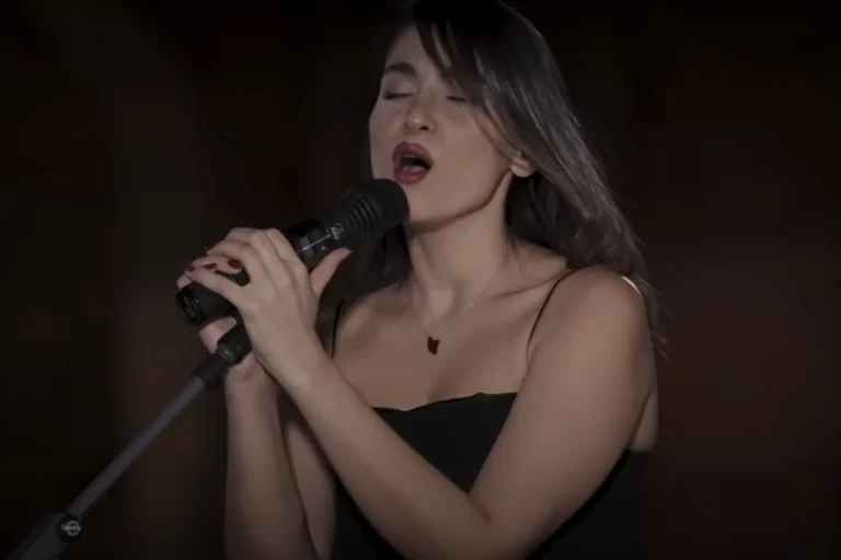 Iran Arrests Female YouTube Singer for Performing Without Hijab