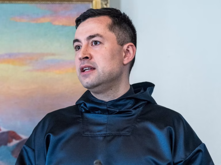 Greenland Leader Meets Danish King Amid U.S. Control Talks 