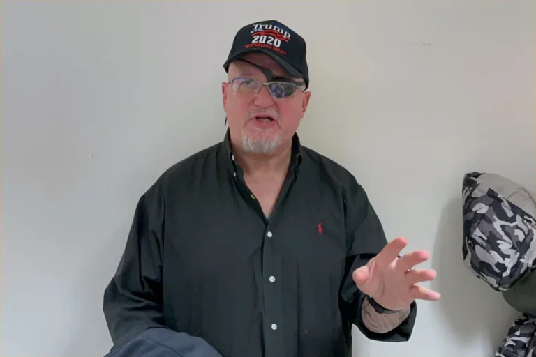 Judge Bars Oath Keepers Founder Rhodes From Entering Washington Without Court’s Permission
