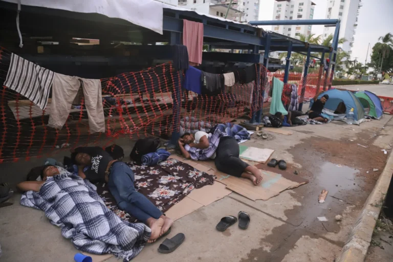 Mexico Relocates Migrants to Acapulco Amid Border Dispersal Policy