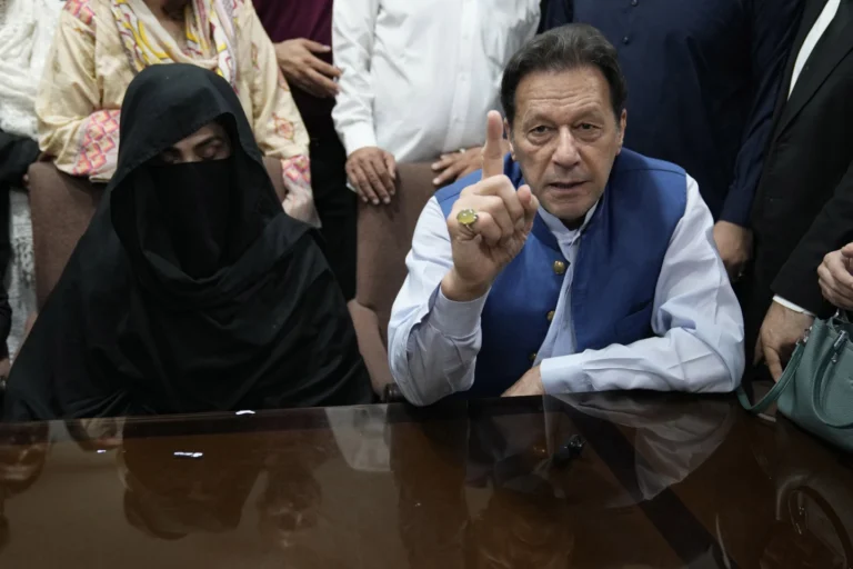 Pakistani Court Sentences Ex-Prime Minister Imran Khan and Wife in Corruption Case