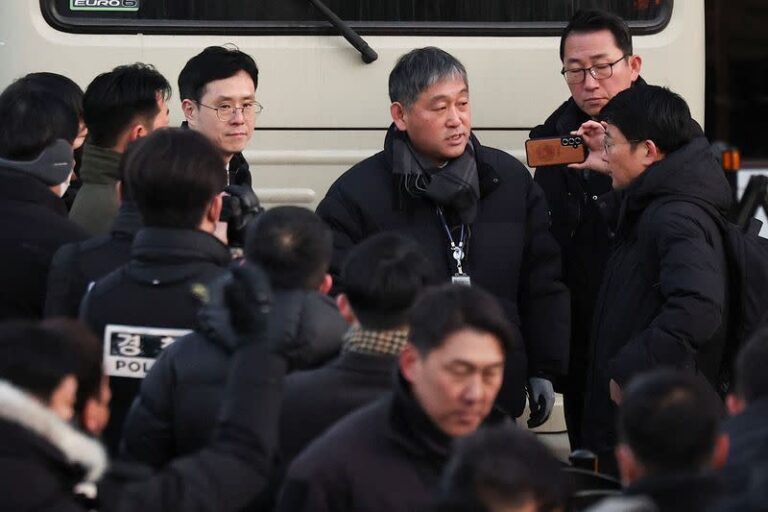 South Korean Authorities Enter Impeached President Yoon’s Compound to Execute Arrest Warrant