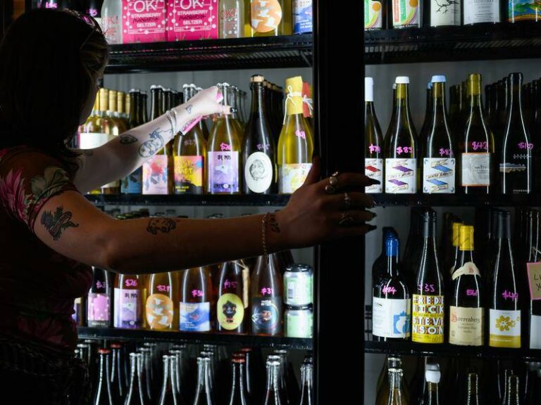 U.S. Surgeon General Urges Cancer Warnings for Alcoholic Beverages