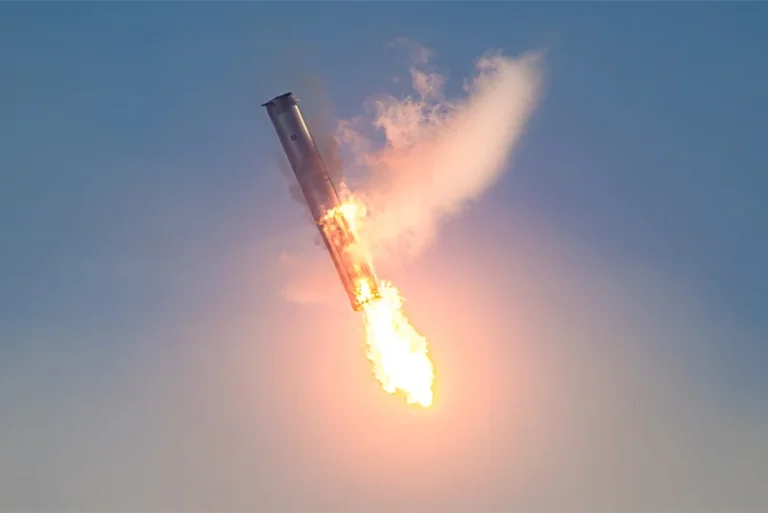 SpaceX Starship Explodes in Test Flight, Disrupts Air Traffic Over Gulf of Mexico 
