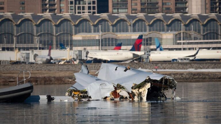 American Airlines Engine Recovered from Potomac After Fatal DC Crash | 67 Victims