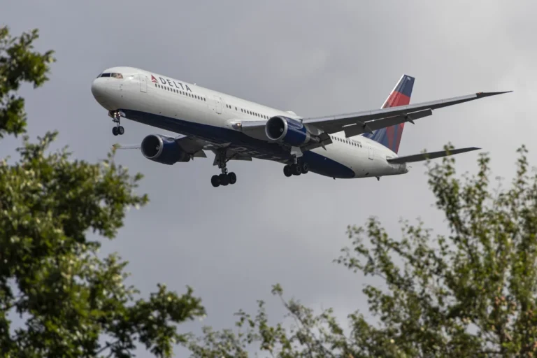 Delta Flight Makes Emergency Landing in Atlanta After ‘Haze’ Reported in Cabin 