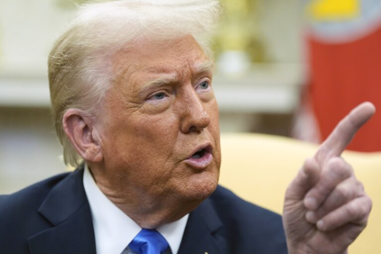 Donald Trump Fuels Third-Term Speculation as Supporters Push for Constitutional Amendment 