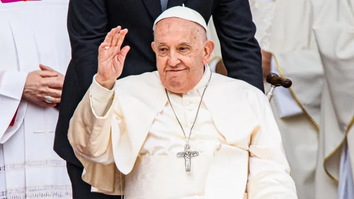 Pope Francis Remains in Critical Condition, Shows Signs of Kidney Insufficiency