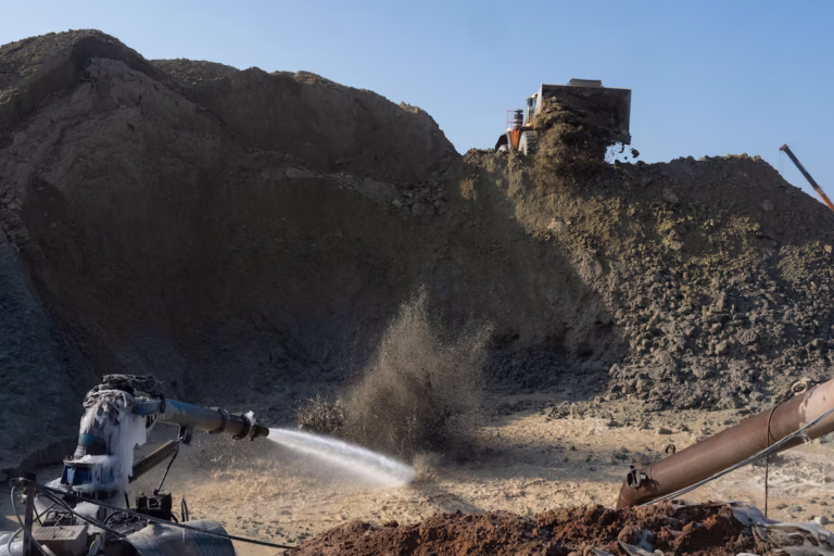 Putin Offers U.S. Access to Russian and Ukrainian Rare Minerals in Rare Peace Deal
