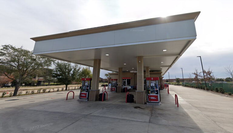 Trump’s Oil Tariffs on Canada, Mexico Set to Drive Up US Gas Prices