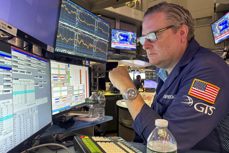 Dow Plunges Nearly 900 Points as Nasdaq Sinks 4% Amid Market Selloff as Fear of Recession Grows