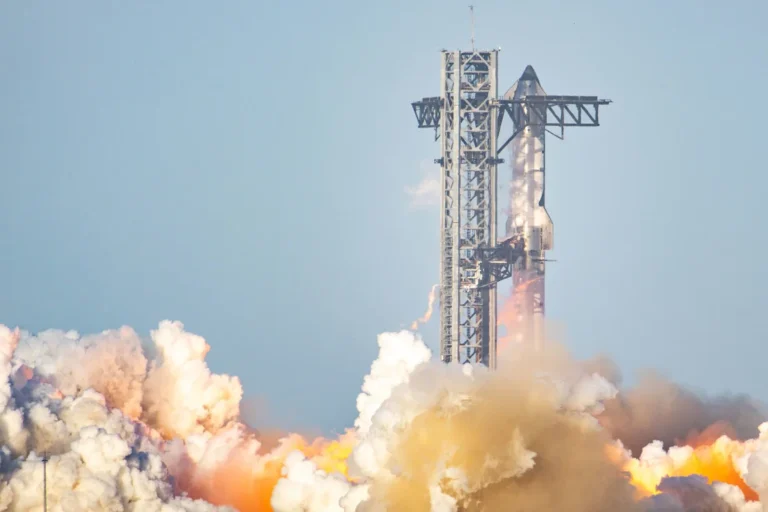 SpaceX Starship Explodes Midflight, Disrupting Florida Air Traffic