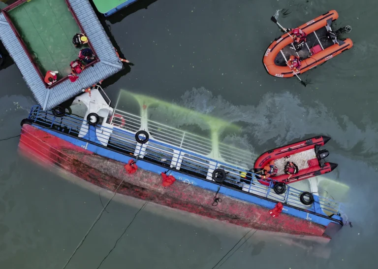 Sudden Storm Capsizes Tourist Boats in Southwest China, Killing 10 in Guizhou Province