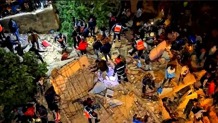 9 Dead After Residential Building Collapses in Moroccan City of Fez