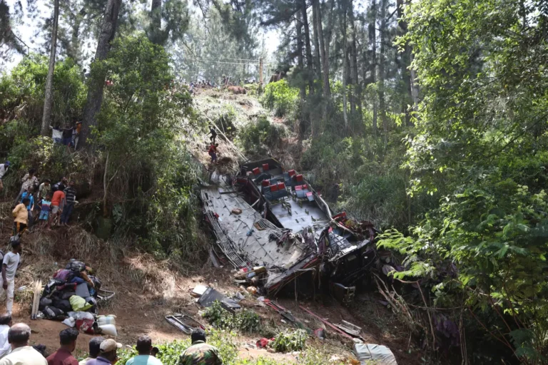 21 Dead After Passenger Bus Plunges Off Cliff in Sri Lanka’s Hill Country