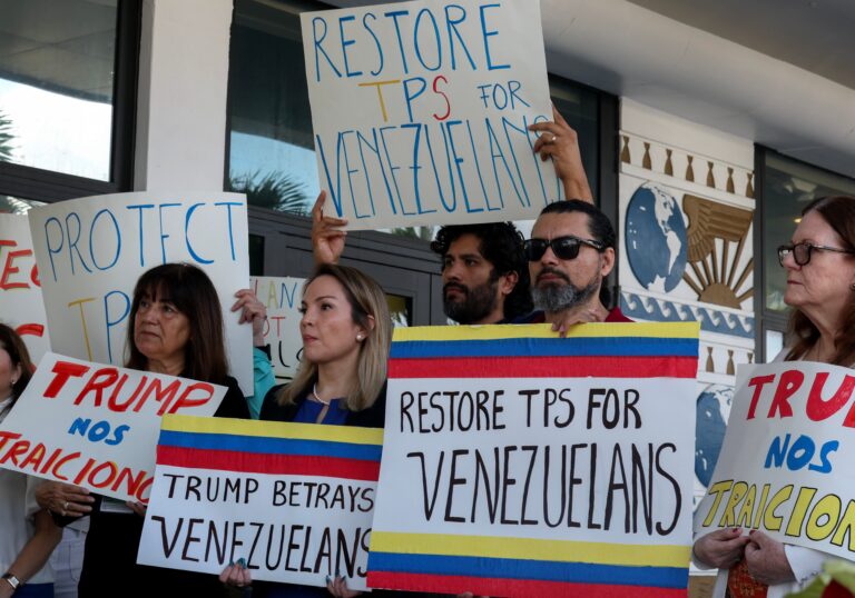 Supreme Court Sides With Trump, Allowing End to Legal Protections for 350,000 Venezuelans Facing Deportation