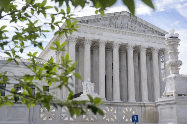  Supreme Court Allows Trump to End Protections for 500,000 Migrants, Intensifying Deportation Risk