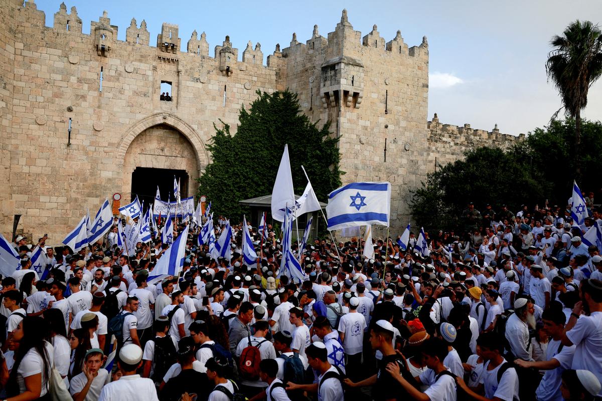  Israeli Nationalists Chant ‘Death to Arabs’ in Jerusalem March Amid Rising Tensions