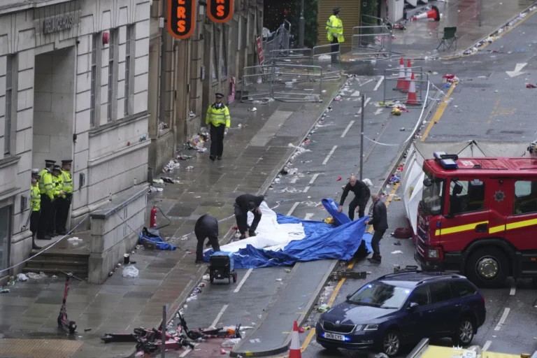  Liverpool Victory Parade Turns Chaotic as Driver Rams Crowd, Injuring 47 Including Children