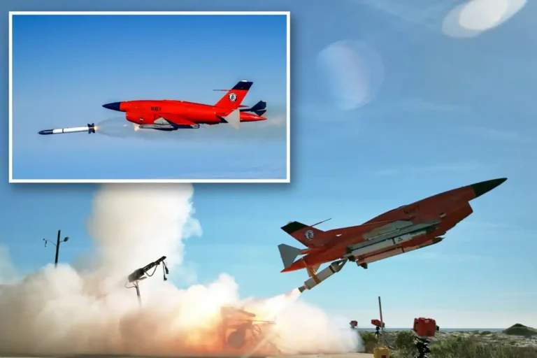 U.S. Navy Unveils ‘Game-Changing’ Supersonic Rocket Built on 1960s Technology in Coastal Launch Demonstration