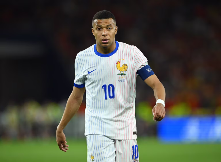  Mbappé Returns to Real Madrid Training Ahead of Crucial Club World Cup Clash