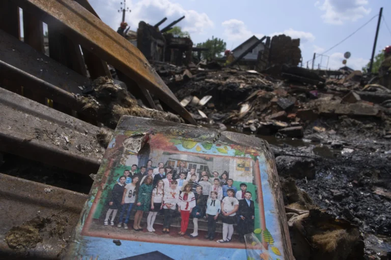 Russian Overnight Strikes Kill 7, Wound Dozens Across Ukraine, Officials Say