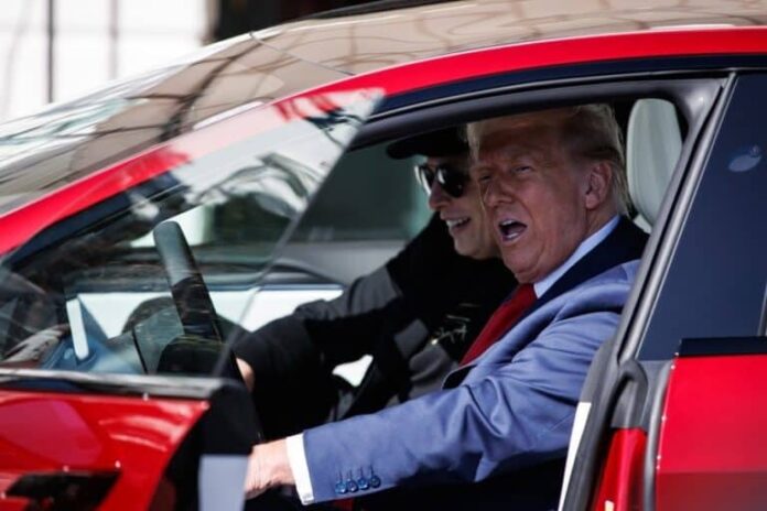 trump-tesla-car-credit-samuel-corun-epa-vis-amna-768x512