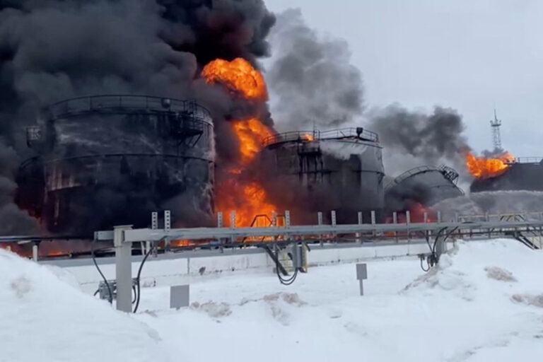 Russia Strikes Kremenchuk Oil Refinery Supplying Fuel to Ukrainian Forces, Claims Gains in Donbas and Sumy