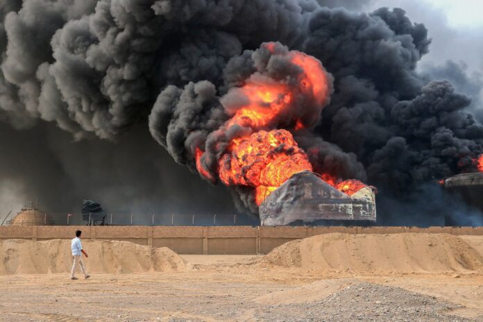 Israel Strikes Yemeni Ports and Power Plant in Retaliation for Houthi Attacks