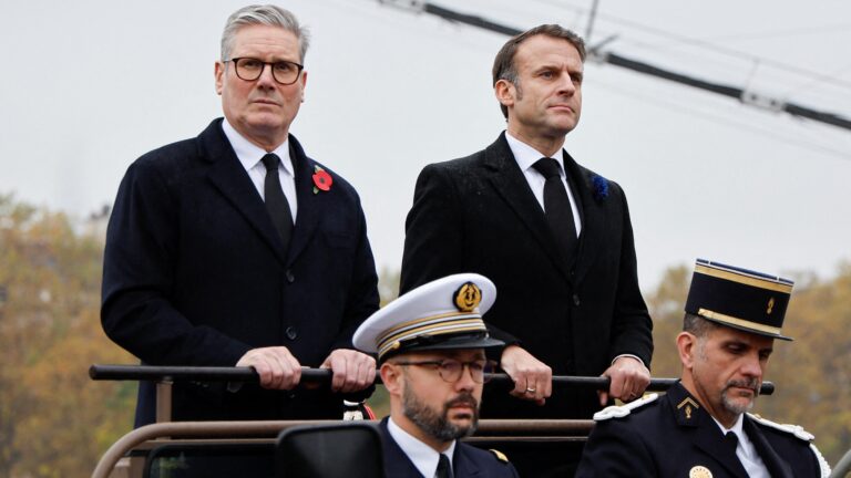 Starmer and Macron Urge New Sanctions on Russia, Expand UK-France Military Force