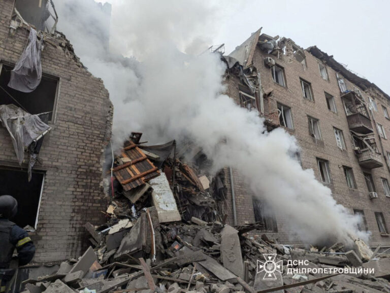  Russian Missile and Drone Barrage Hits Kyiv, Killing 6 and Wounding Dozens in Overnight Assault