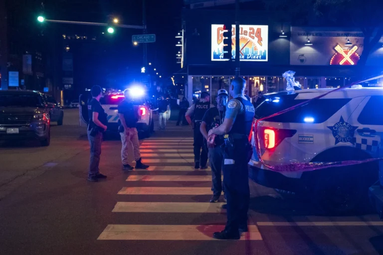 Shooting in Chicago Wounds Multiple People, Authorities Say-AP
