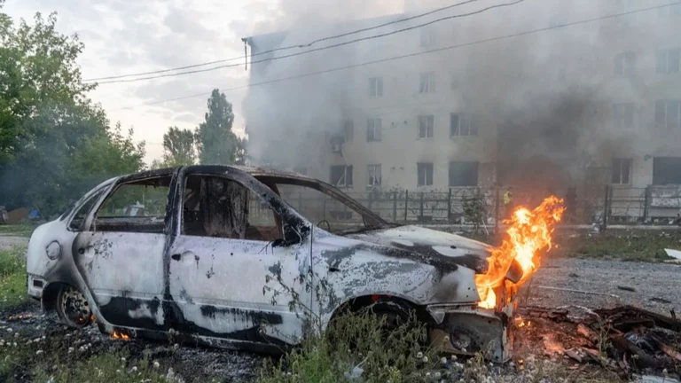 9 Killed by Russian Bombs Across Ukraine Ahead of White House Summit With Zelenskyy and European Leaders
