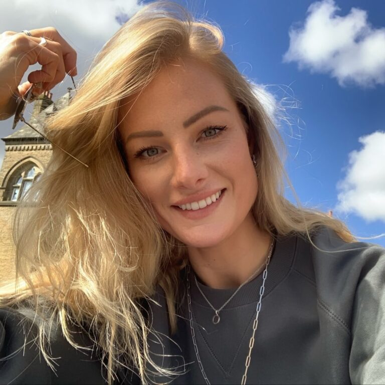 Skydiver Jade Damarell Dies by Suicide After 15,500 ft Jump