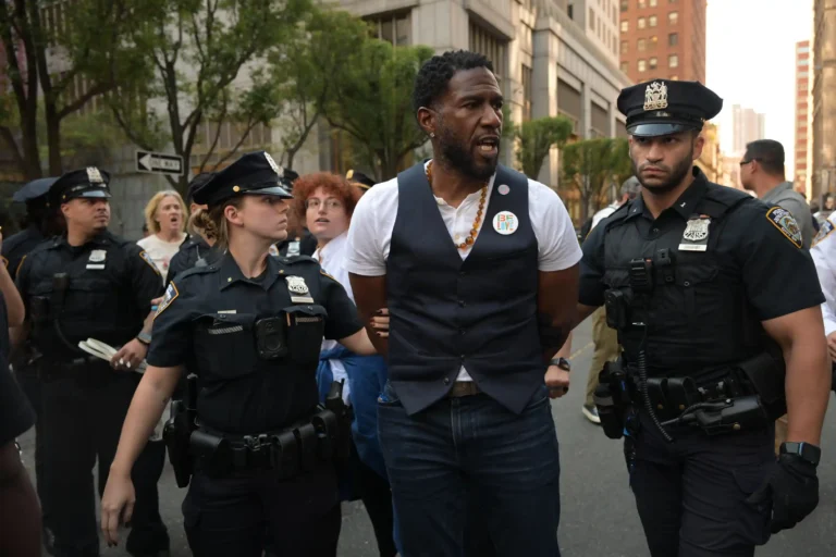 New York Democratic politicians arrested at ICE jail in Manhattan