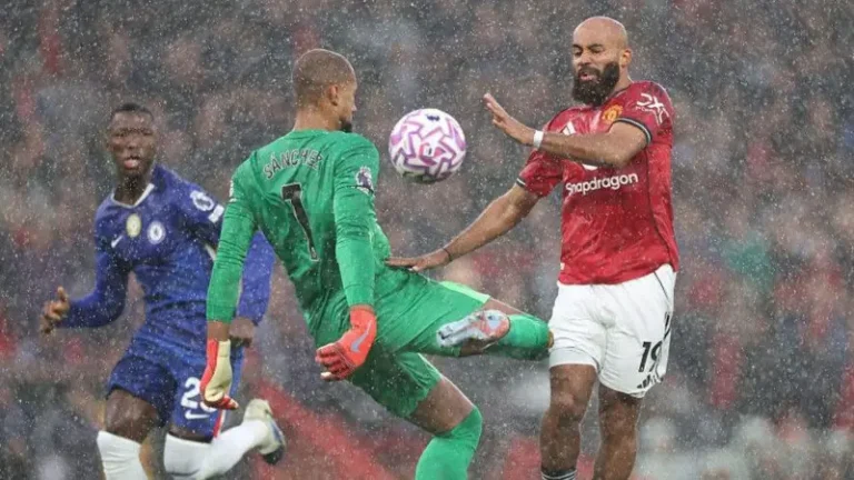 Manchester United punish early Chelsea red card to secure crucial victory in Premier league thriller