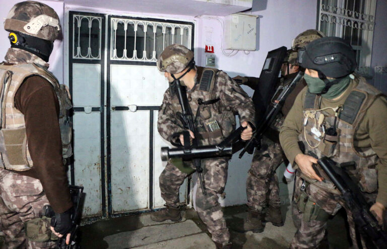 Turkey arrests 161 Islamic State suspects in nationwide raids