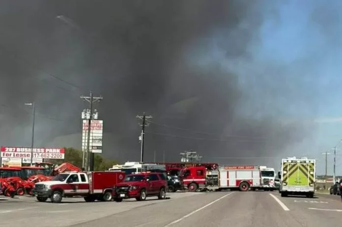 0_MIRROR-BREAKING-Plane-explodes-into-fireball-in-crash-off-Fort-Worth-Texas-highway-as-semitrucks_1760358420