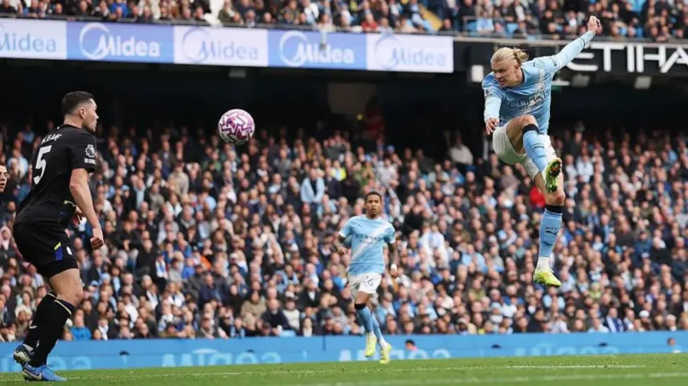 Erling Haaland scores twice as Manchester City defeat Everton to go top of Premier League