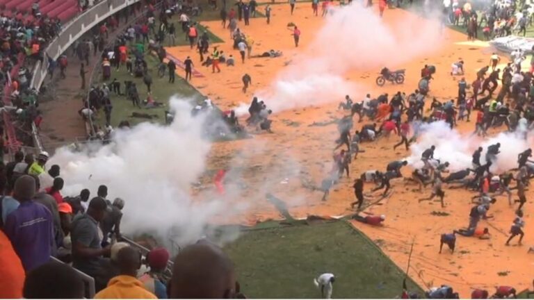4 dead as Kenyan security forces fire on crowds mourning opposition leader Raila Odinga