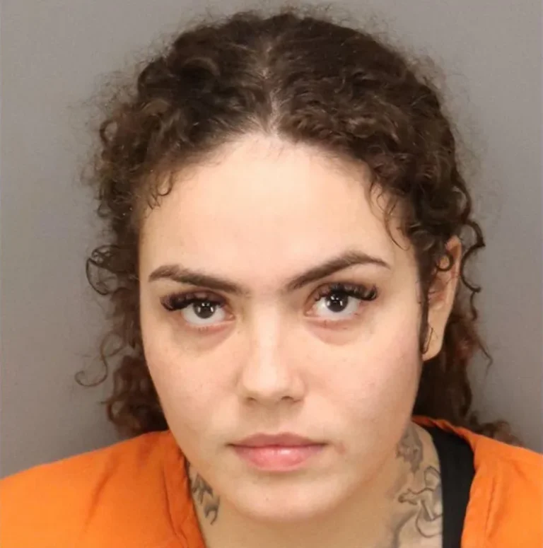Florida woman arrested after driving 107 MPH to pick up pizza before store closed, authorities say
