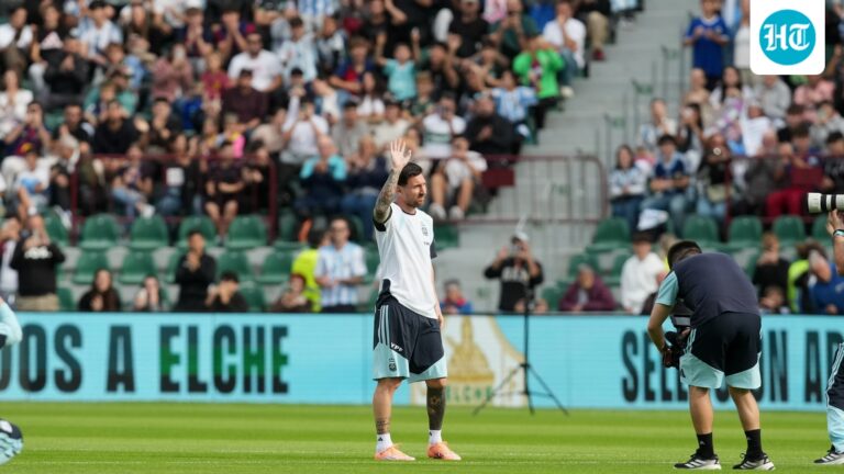 Lionel Messi amazed as 20,000 fans pack Elche Stadium to watch Argentina training session