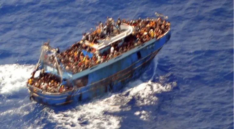 Hundreds missing after migrant boat sinks near Malaysia-Thailand border