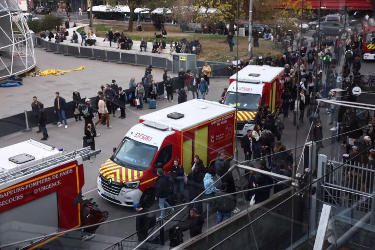 Paris police shoot and wound man armed with knife at rail station